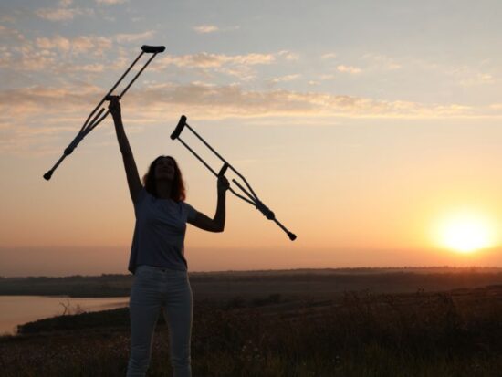 Wiara czyni cuda. Zawsze o tym pamiętaj! Na zdjęciu kobieta.